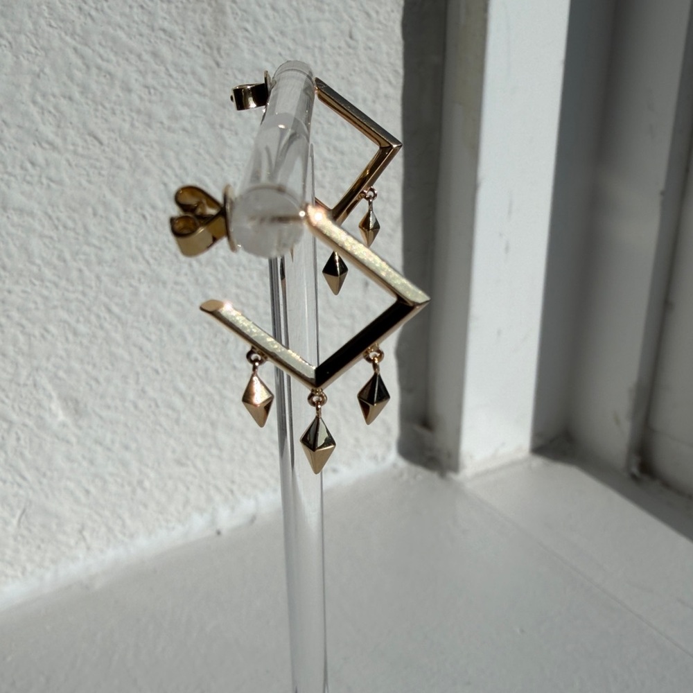 Maison Birks 18K Yellow Gold Geometric Drop Earrings - Picture 9 of 10